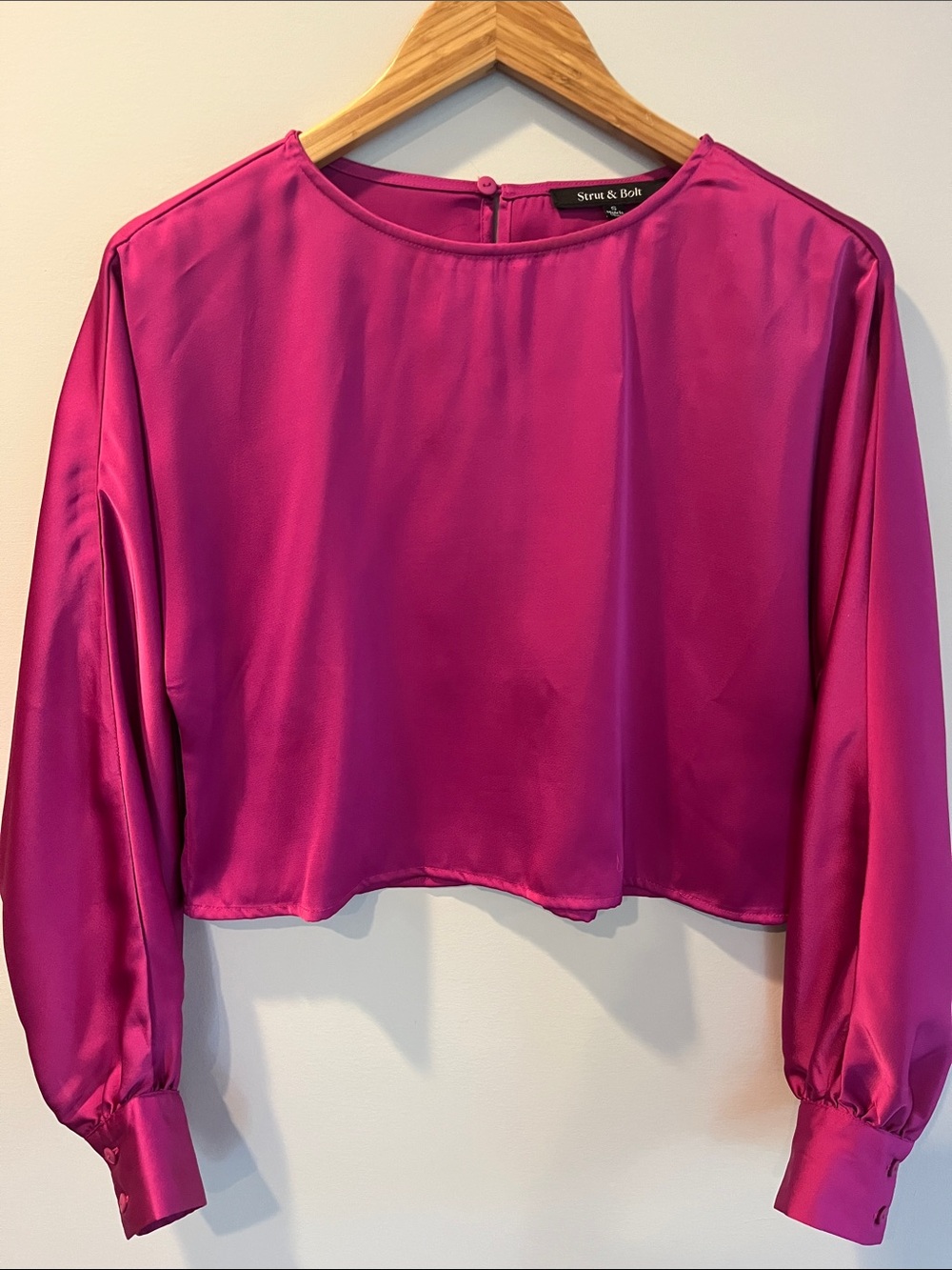 Strut & Bolt Women's Fuchsia Satin Long-Sleeve Crop Blouse